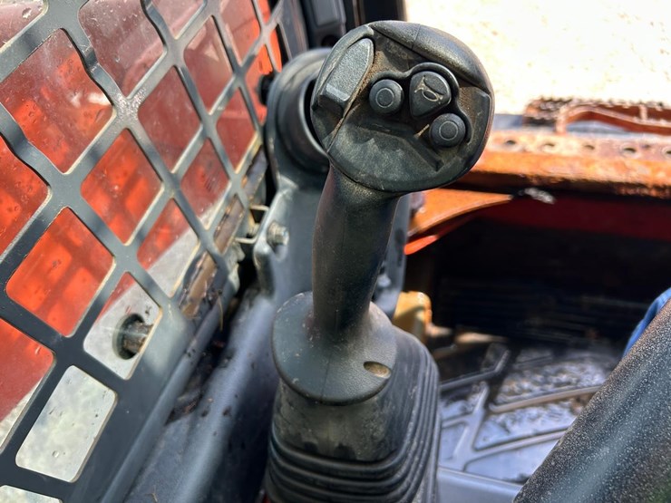 2018-kubota-ssv75-image-23