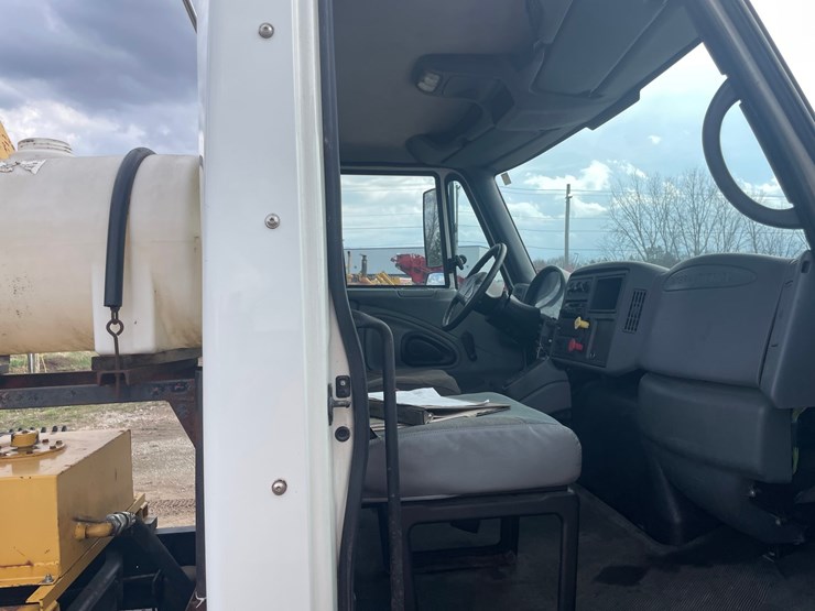 #4020-•-2004-international-truck-with-tree-spade-(has-wi-title)-image-62