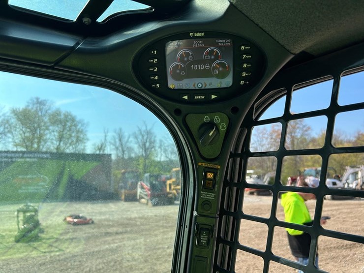 2017-bobcat-t590-image-22