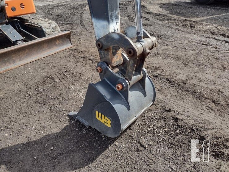 2022-deere-26g-image-17