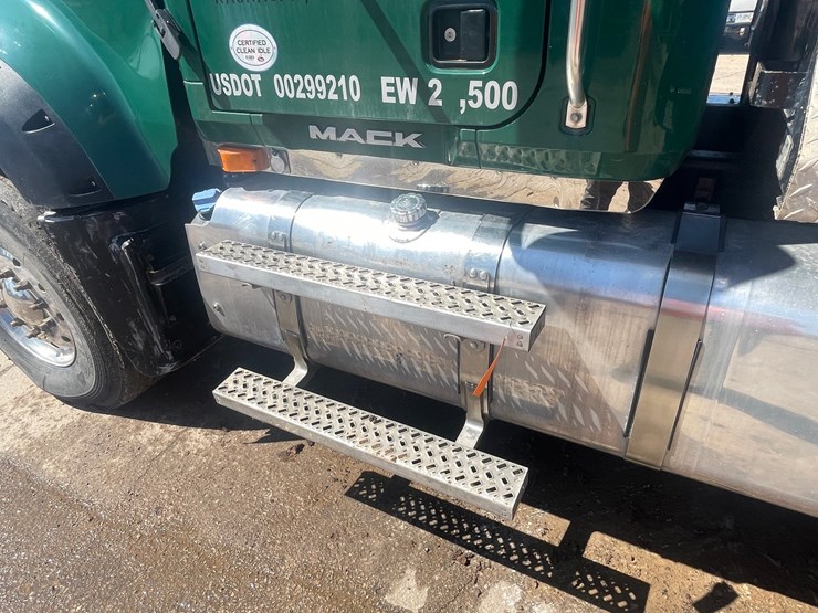 2013-mack-granite-104fr-image-60