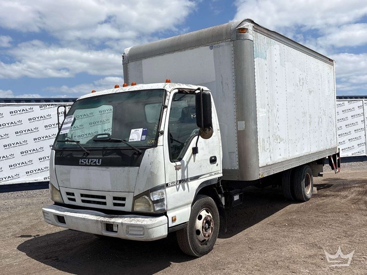 2006-isuzu-npr-image-1