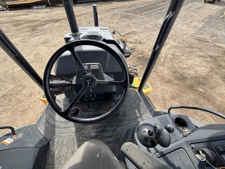 2019-deere-310l-ep-image-35