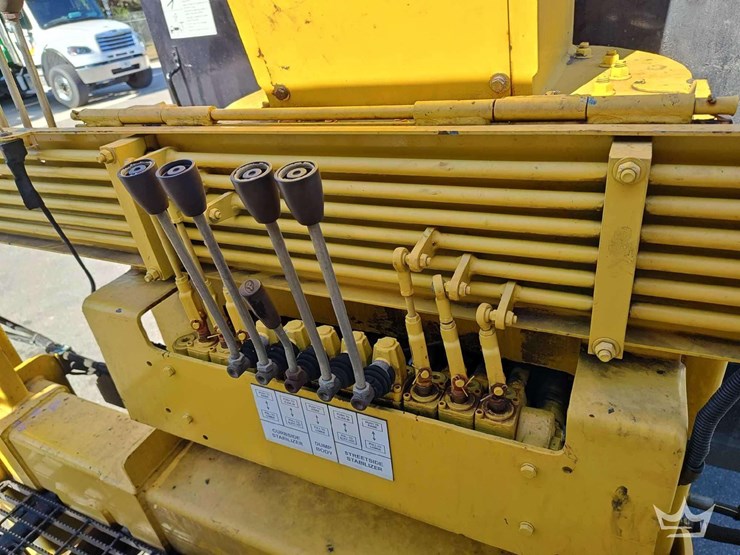 2016-freightliner-m2-106-image-9
