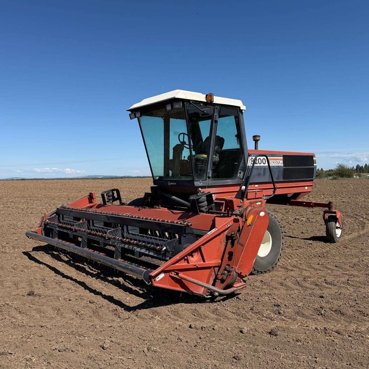 1998 HESSTON 8200