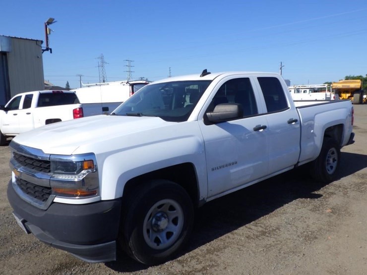2018-chevrolet-1500-image-1
