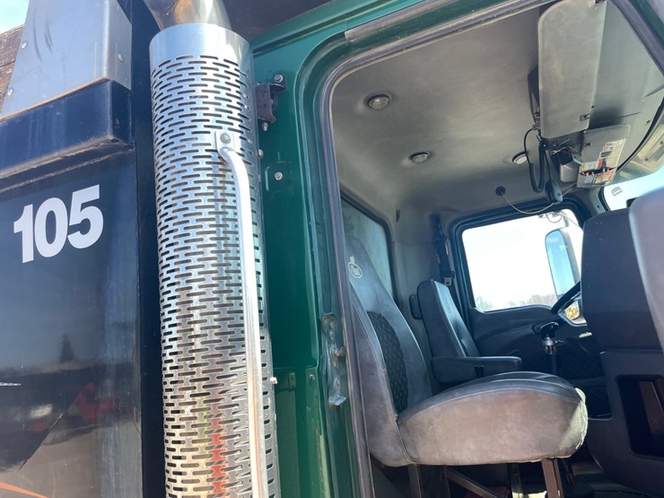 #4014-•-2013-quad-axle-mack-dump-truck-(has-wi-title)-image-93
