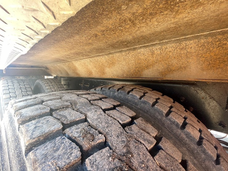 #4014-•-2013-quad-axle-mack-dump-truck-(has-wi-title)-image-85