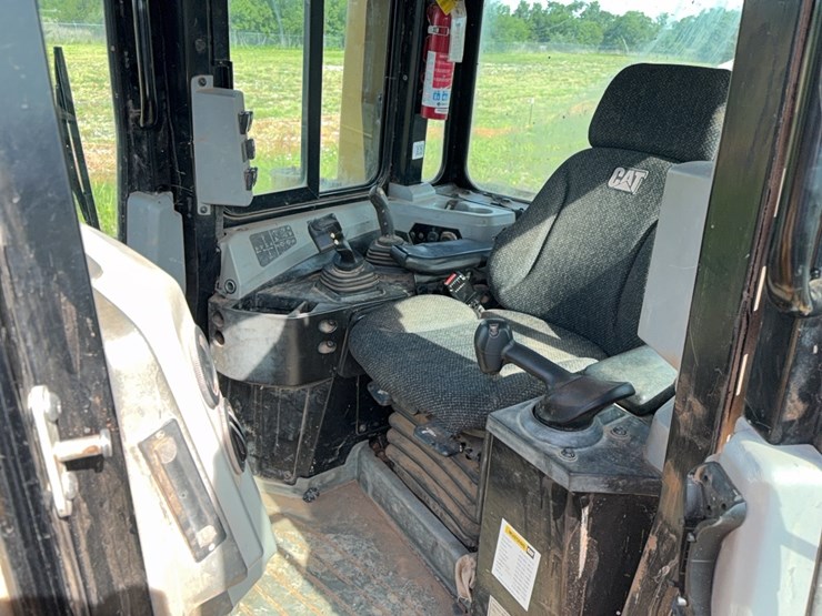 2016-caterpillar-d6t-image-17