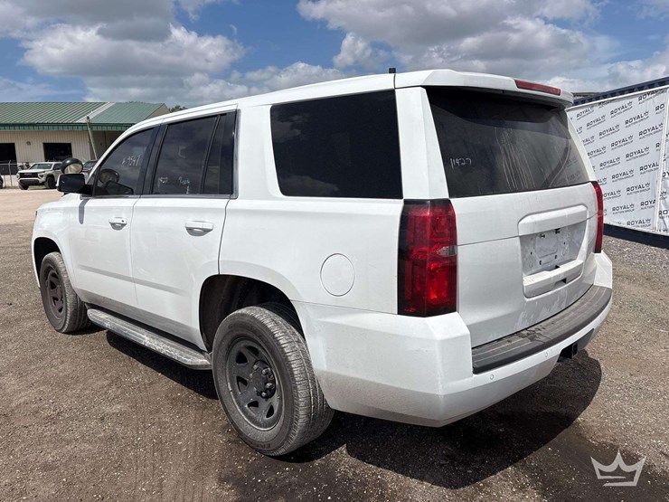 2020-chevrolet-tahoe-image-3
