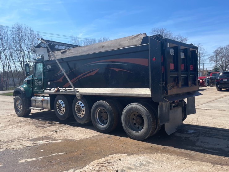 #4014-•-2013-quad-axle-mack-dump-truck-(has-wi-title)-image-7