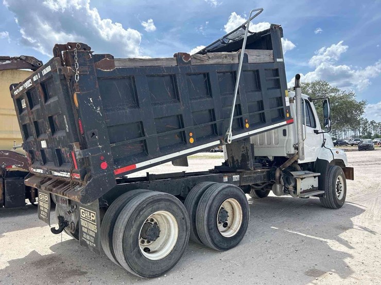 2014-freightliner-114sd-image-4