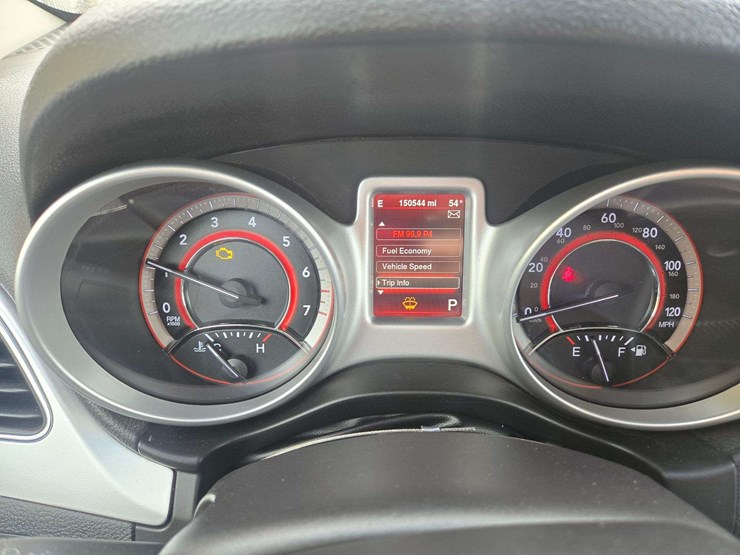 2013-dodge-journey-sxt-image-16