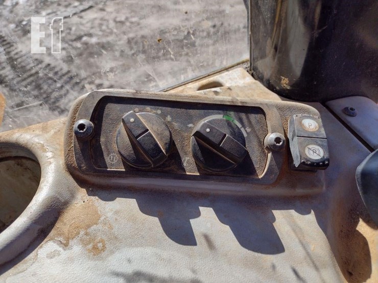 2017-caterpillar-d6n-xl-image-13