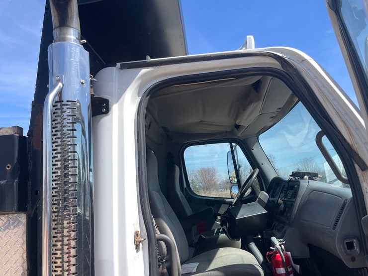 #4015-•-2004-freightliner-dump-truck-(has-wi-title)-image-112