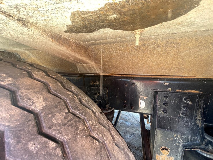 #4014-•-2013-quad-axle-mack-dump-truck-(has-wi-title)-image-42