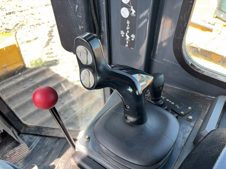 2023-deere-650k-lgp-image-18