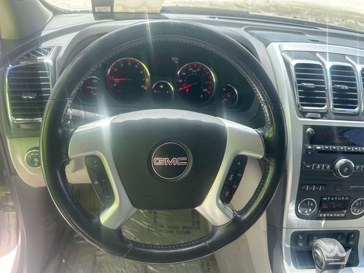 2012-gmc-acadia-image-11