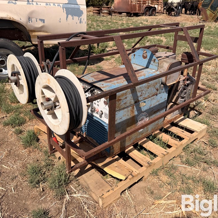 Miller AEAD-200LE Welder/Generator