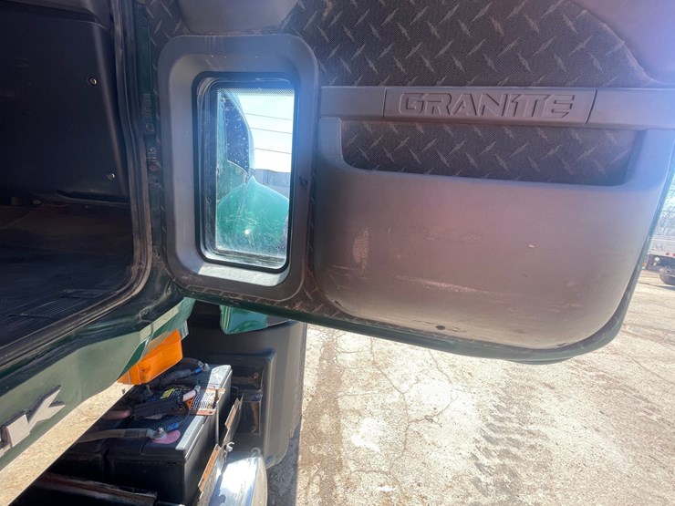 #4014-•-2013-quad-axle-mack-dump-truck-(has-wi-title)-image-97