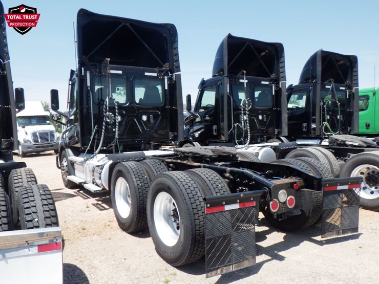 2022-freightliner-cascadia-116-image-10