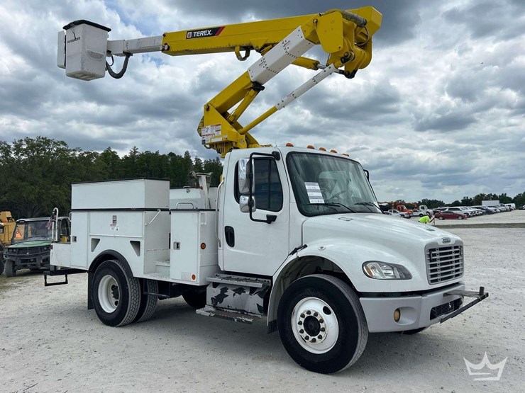 2012-freightliner-m2-106-image-2