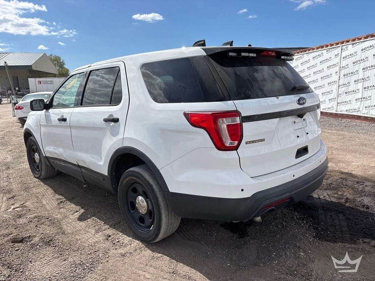 2016-ford-explorer-image-5