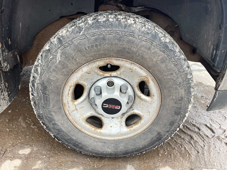 #4043-•-2002-gmc-250-(has-wi-title)-image-13