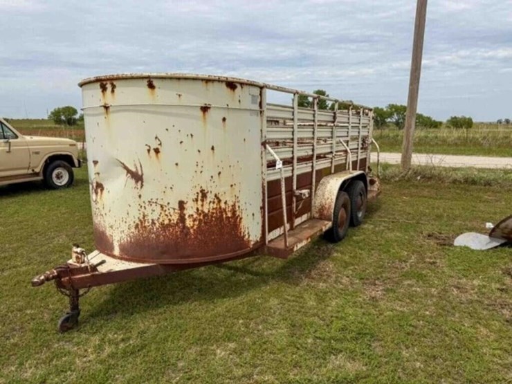16’-livestock-trailer-image-1