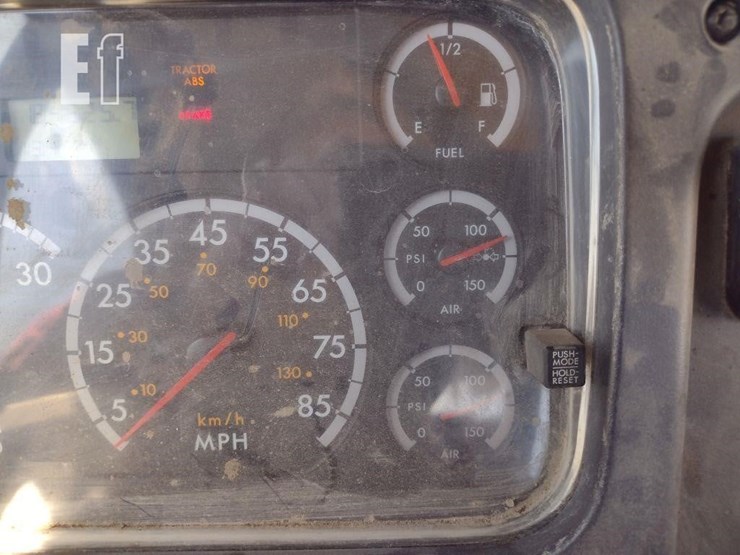 2005-freightliner-business-class-m2-106-image-8