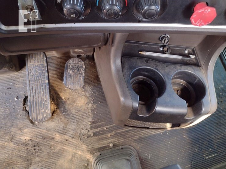2007-kenworth-w900-image-10