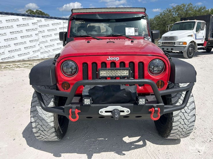 2012-jeep-wrangler-sport-image-28
