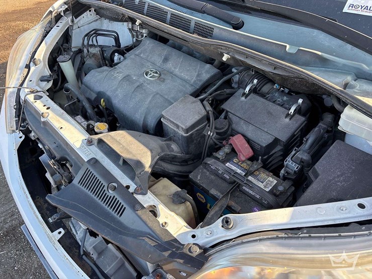 2013-toyota-sienna-image-9