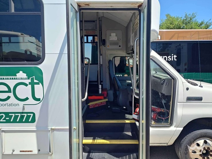 2017-ford-e450-image-22