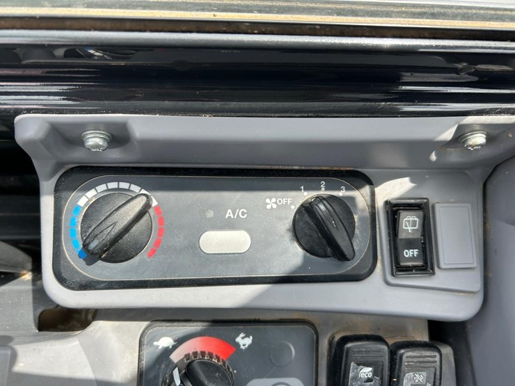 2019-kubota-kx040-4-image-25