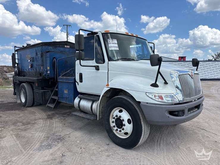 2018-international-durastar-4300-image-2