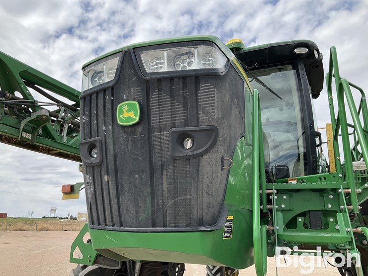 2019-john-deere-r4044-image-10