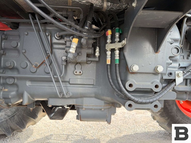 2013-kubota-m110gx-image-35