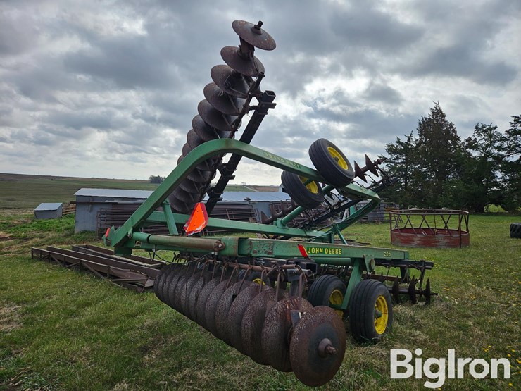 john-deere-220-image-5