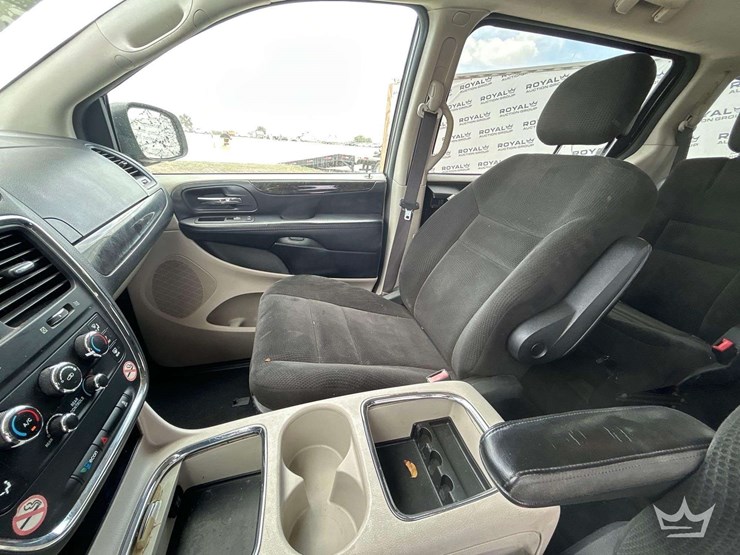 2016-dodge-grand-caravan-image-18