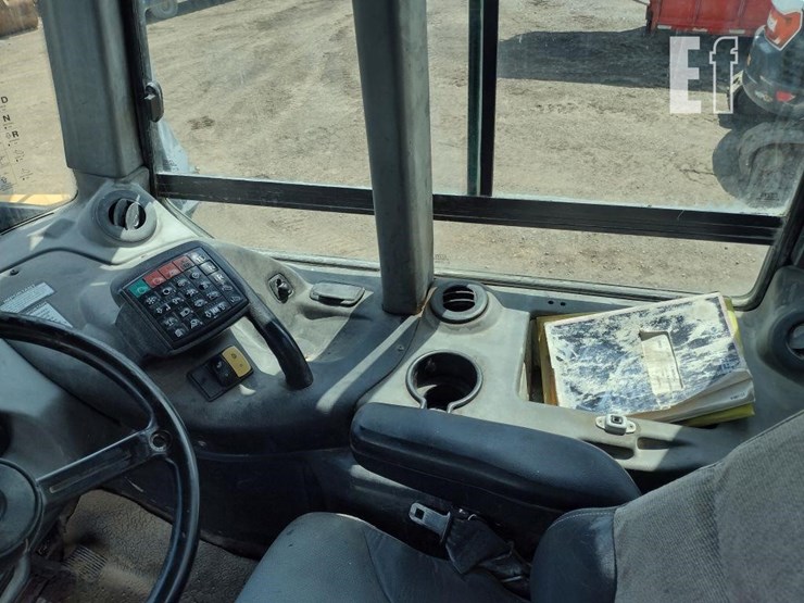 deere-300d-image-8