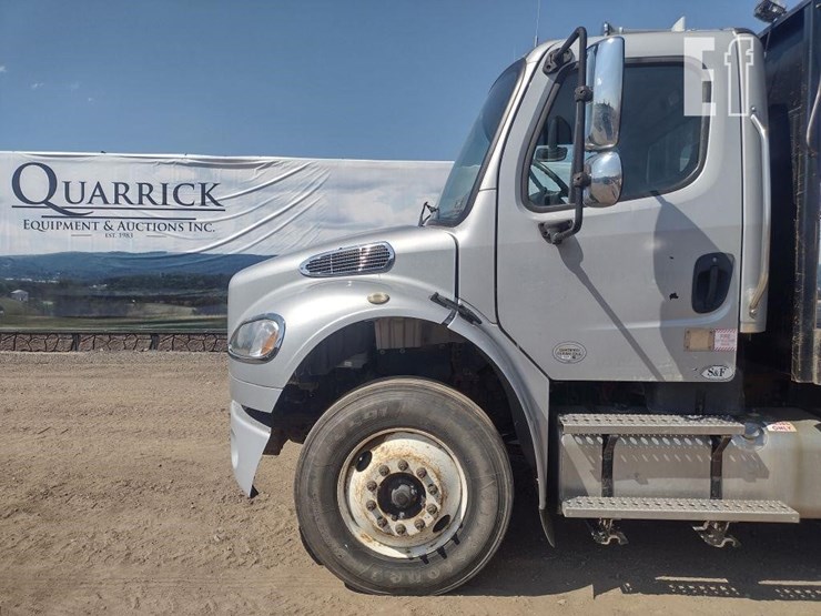 2015-freightliner-business-class-m2-106-image-19