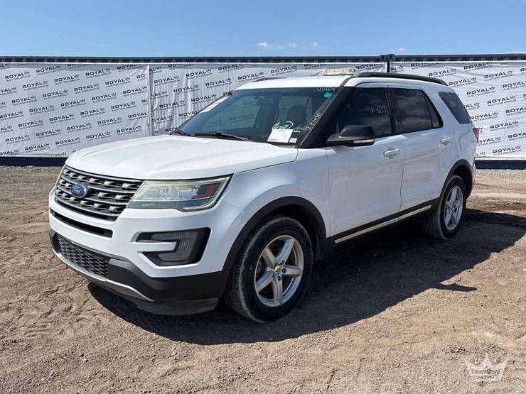 2017-ford-explorer-image-1