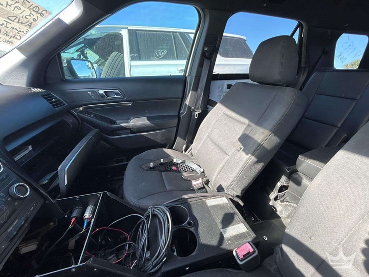 2017-ford-explorer-image-15