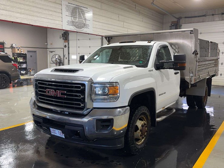 2018-gmc-sierra-3500hd-image-1