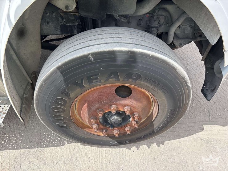 2007-freightliner-m2-106-image-24