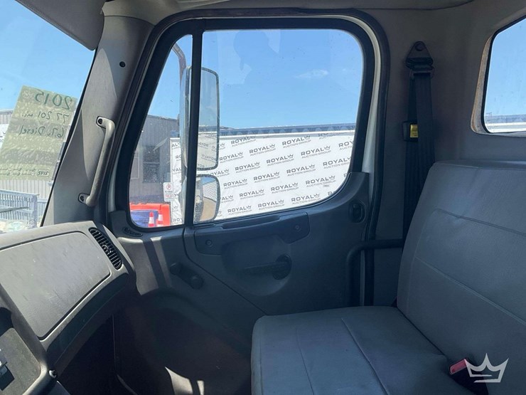 2015-freightliner-m2-106-image-49