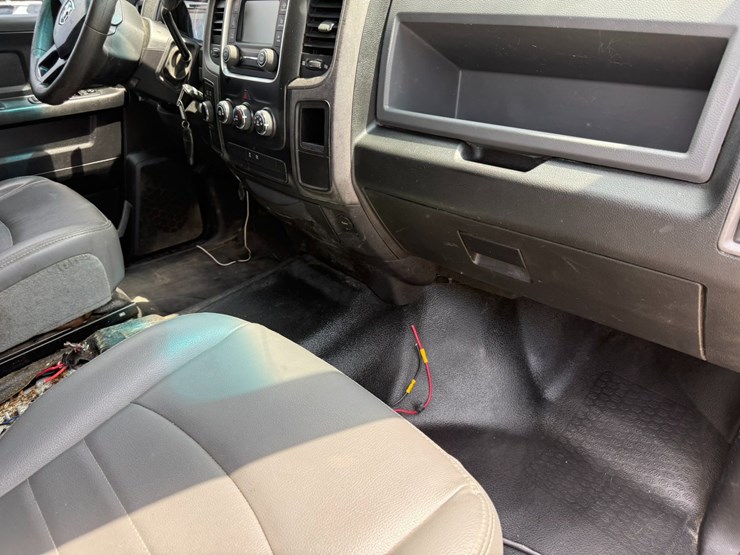 2016-dodge-1500-image-32