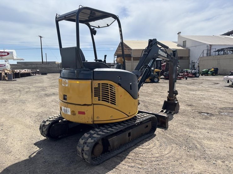 2006-deere-27d-image-3