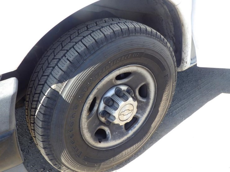 2017-chevrolet-express-2500-image-13